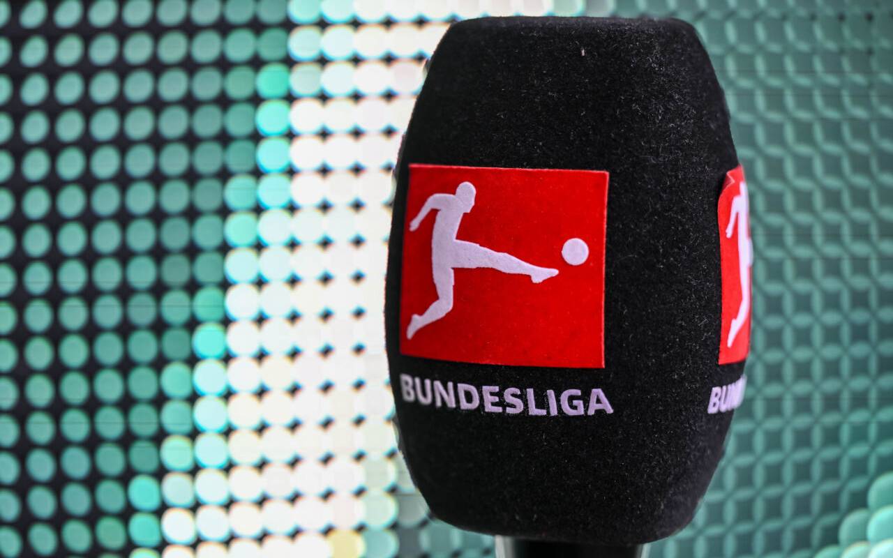 Das Mikrofon mit dem Bundesliga-Logo
