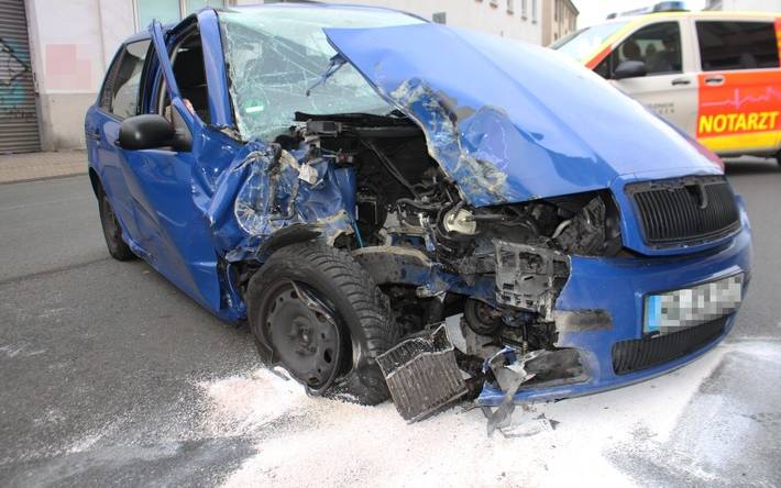 In Wehringhausen kam es am Dienstagabend (14.10.2025) zu einem Verkehrsunfall, bei dem zwei Männer schwer verletzt wurden.