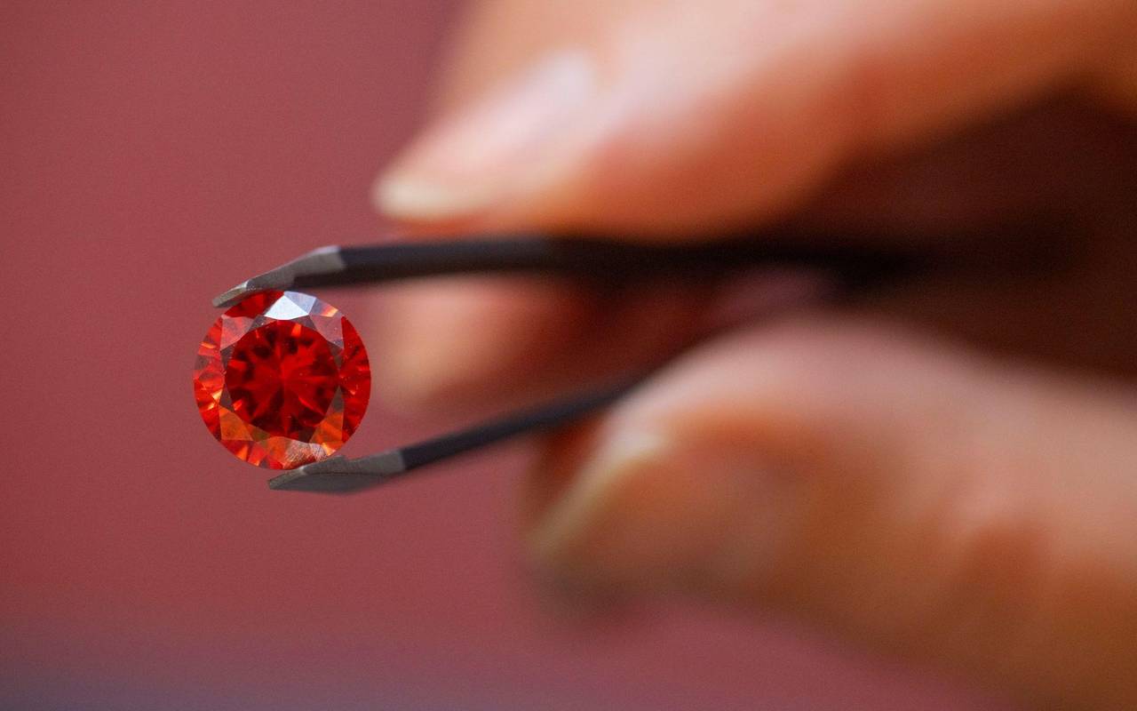 Über den Tod hinaus – Wenn Asche zum Gedenkdiamanten wird