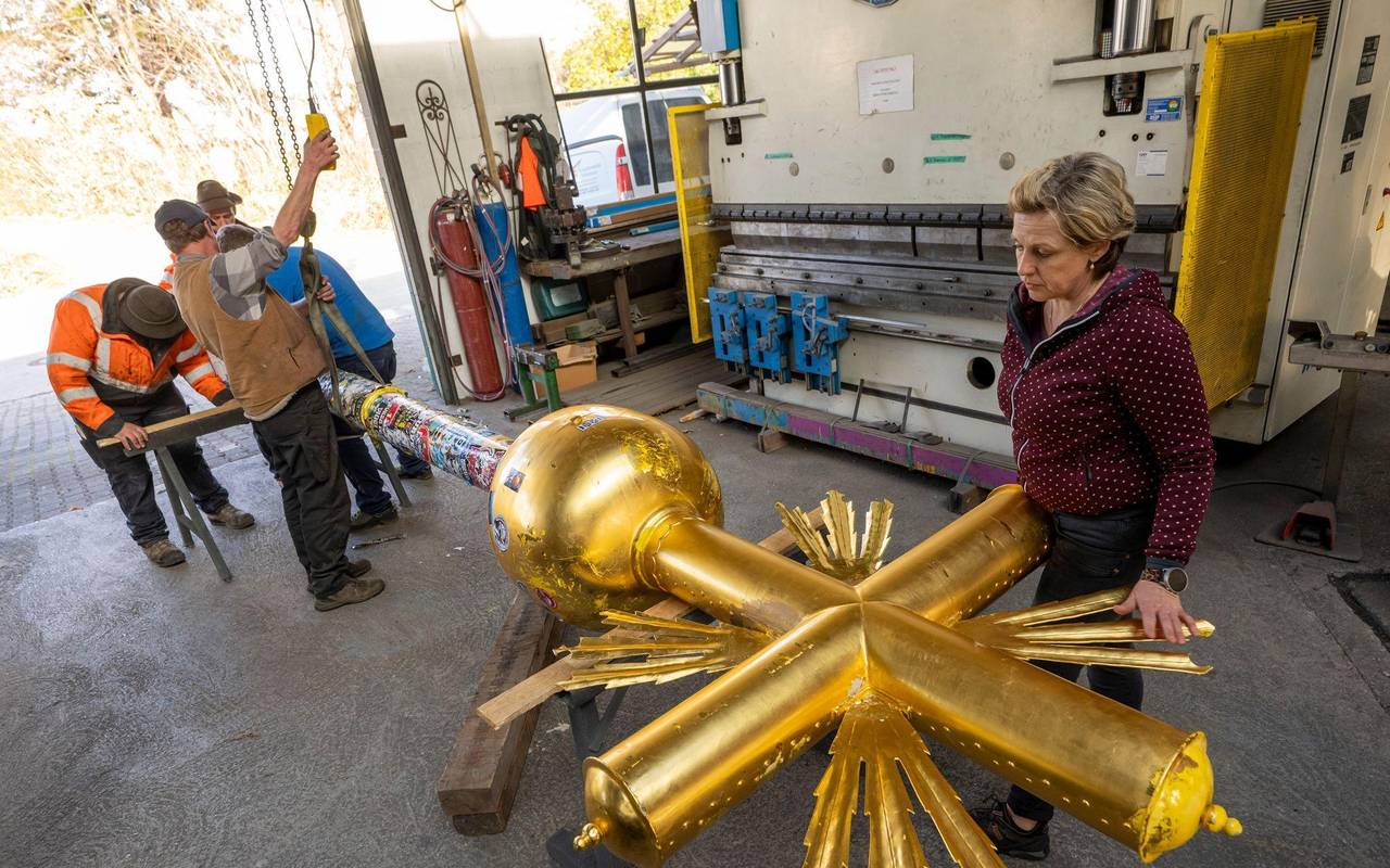 Zugspitz-Gipfelkreuz wird ins Tal geflogen und restauriert