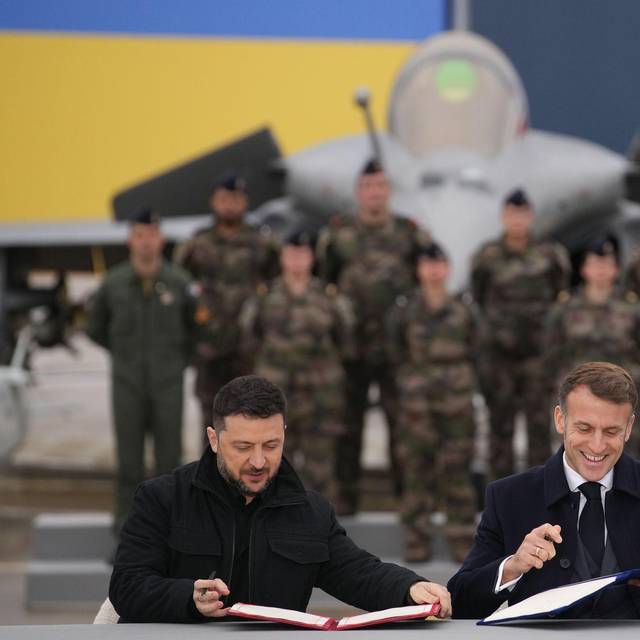 Ukraine-Krieg - Selenskyj in Paris