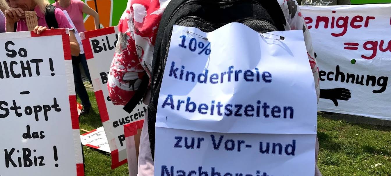 Land gibt mehr Geld für Kitas - Proteste gehen aber weiter