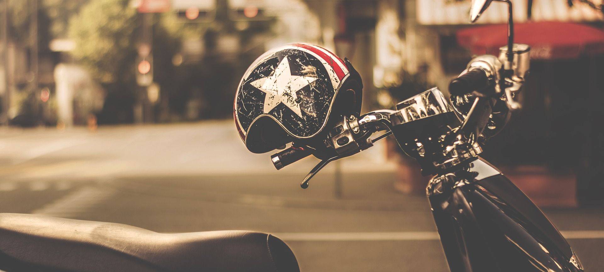 Betrunkener Rollerfahrer macht alles falsch