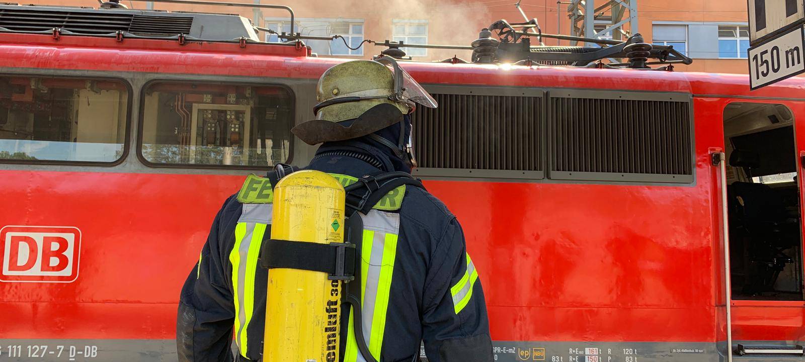 Qualmende Lok im Hauptbahnhof