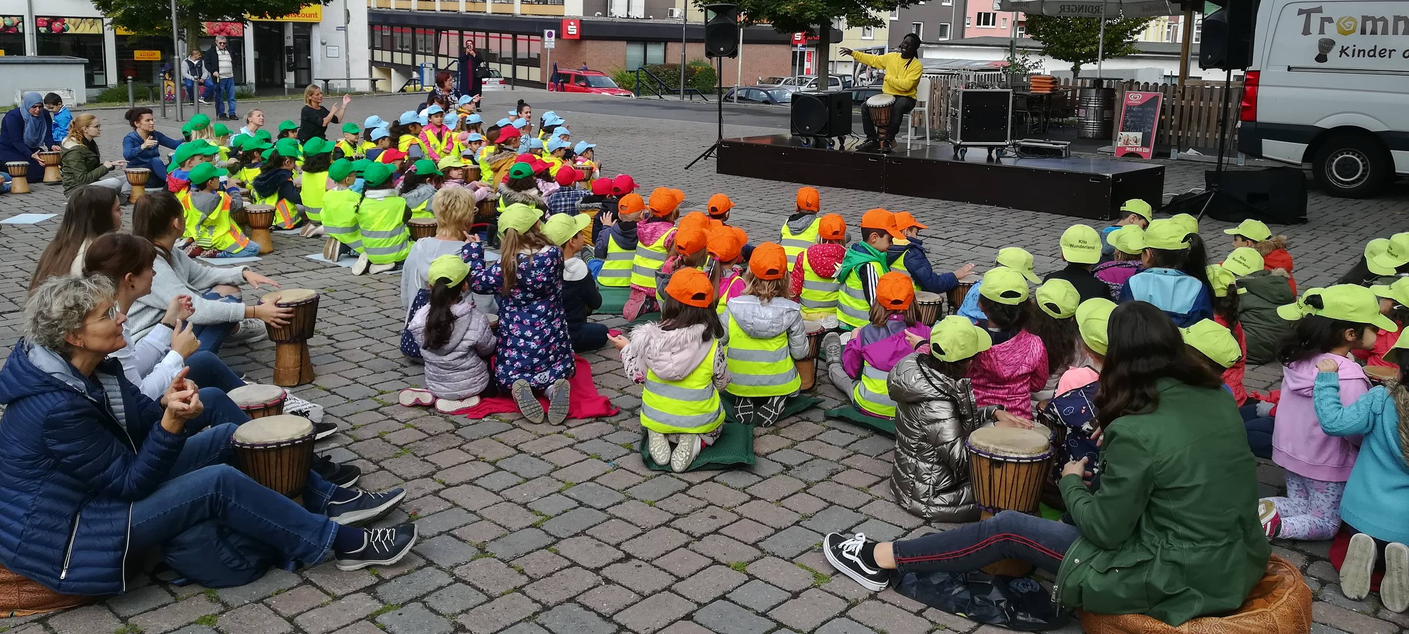 Trommel-Workshop am Friedensplatz