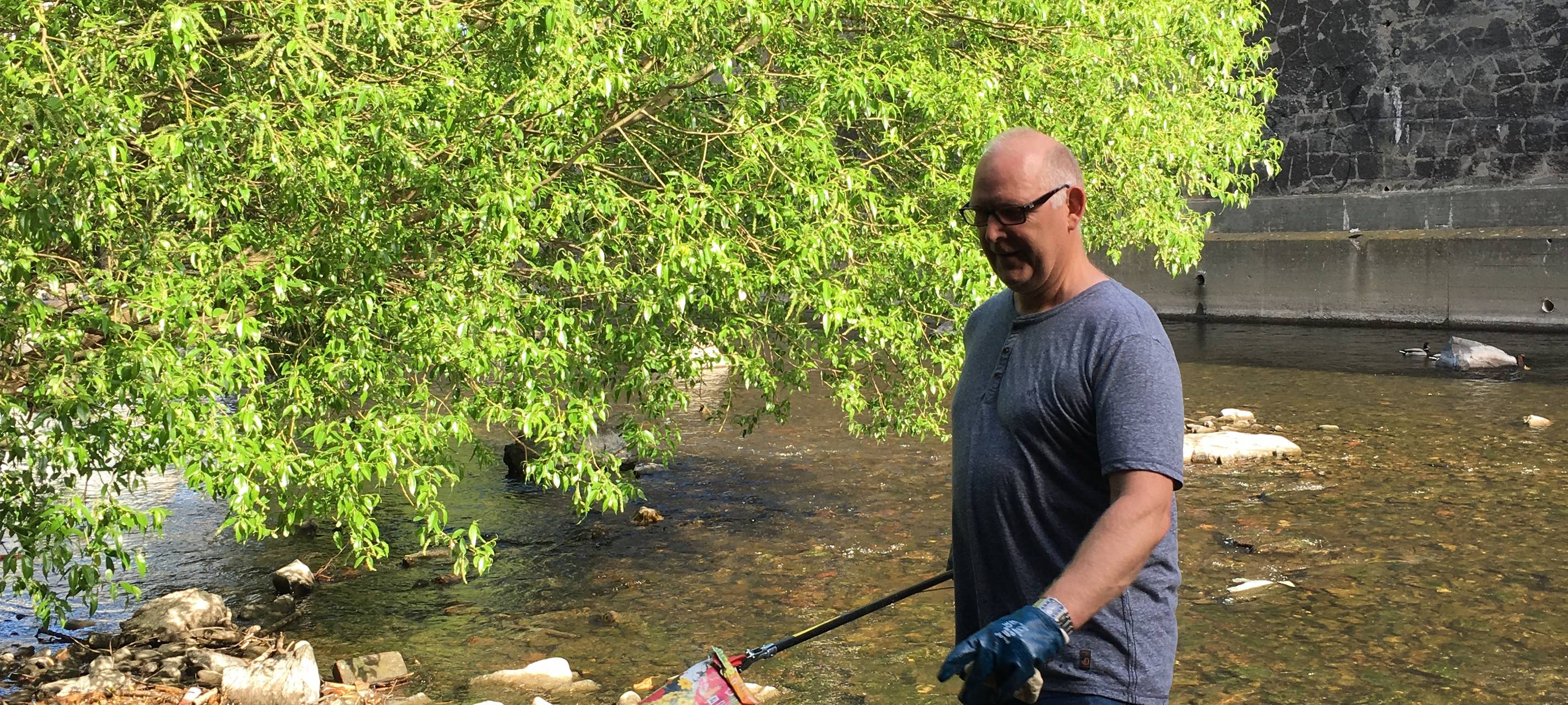 Volmeufer wird sauber gemacht