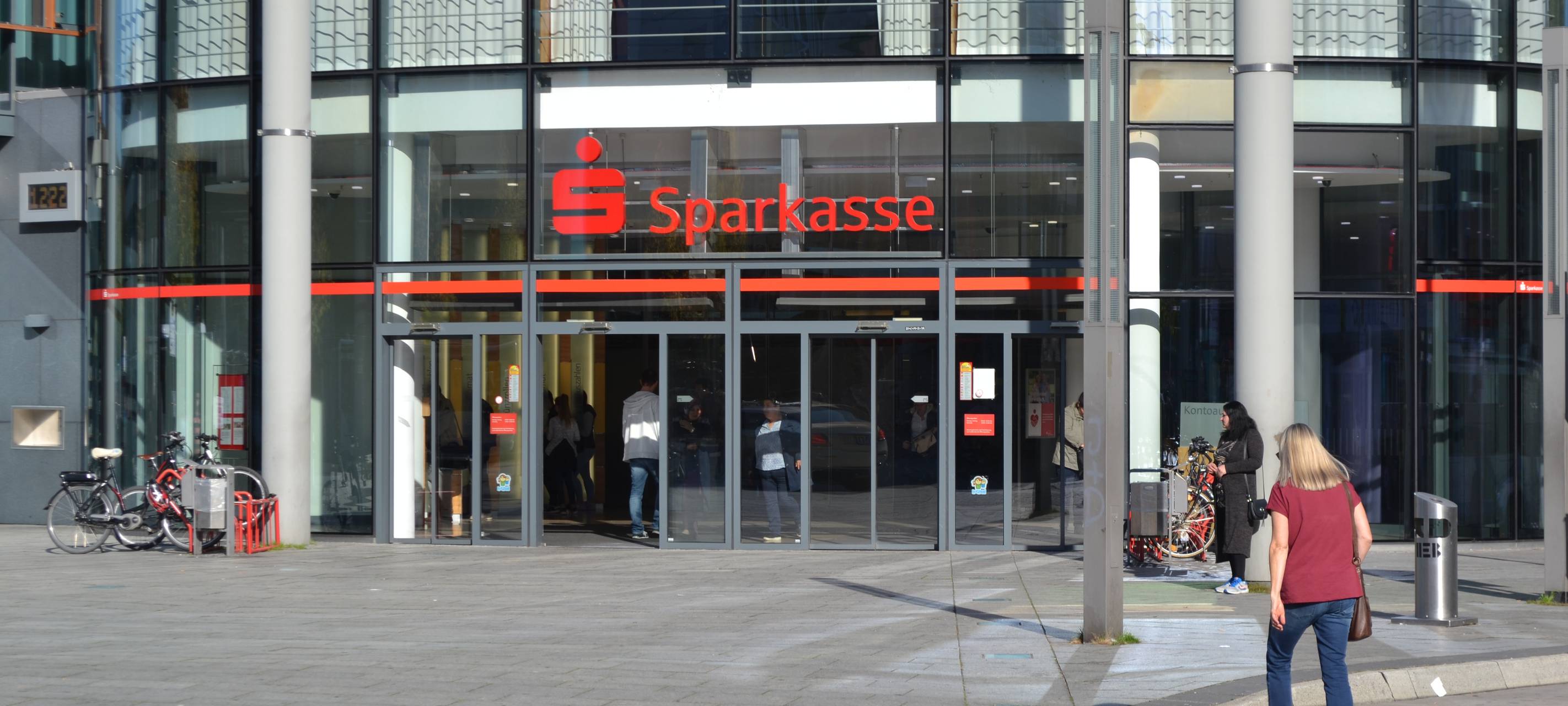 Prämienverträge bei der Sparkasse: Hagener Institut prüft Verträge