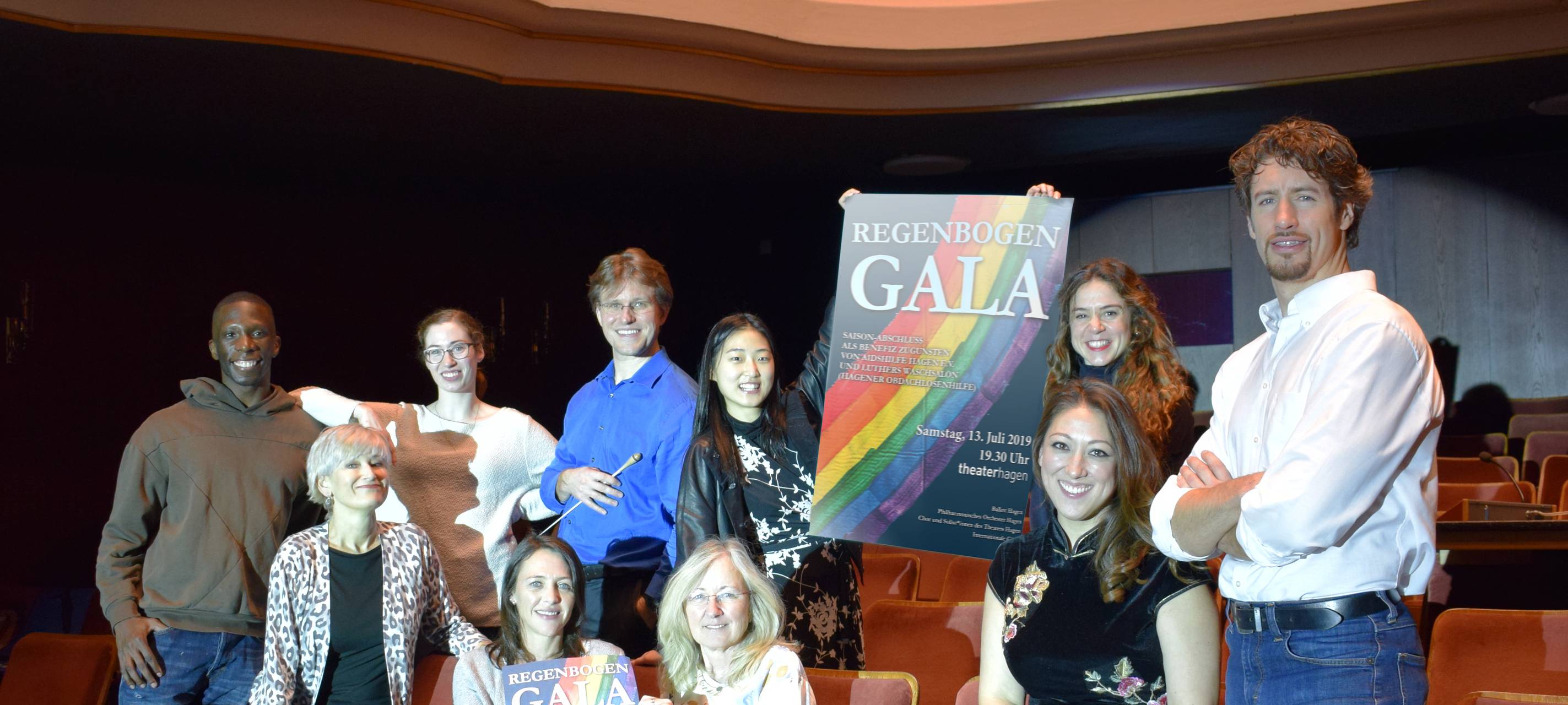 Regenbogengala im Theater