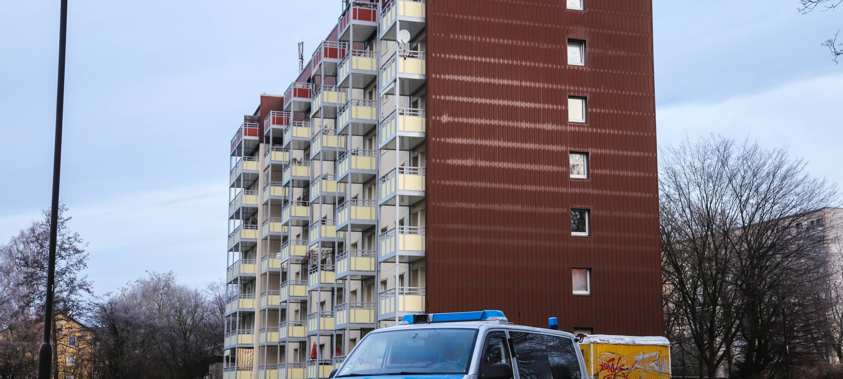 Toter mit Schussverletzung im Hochhaus auf Emst aufgefunden