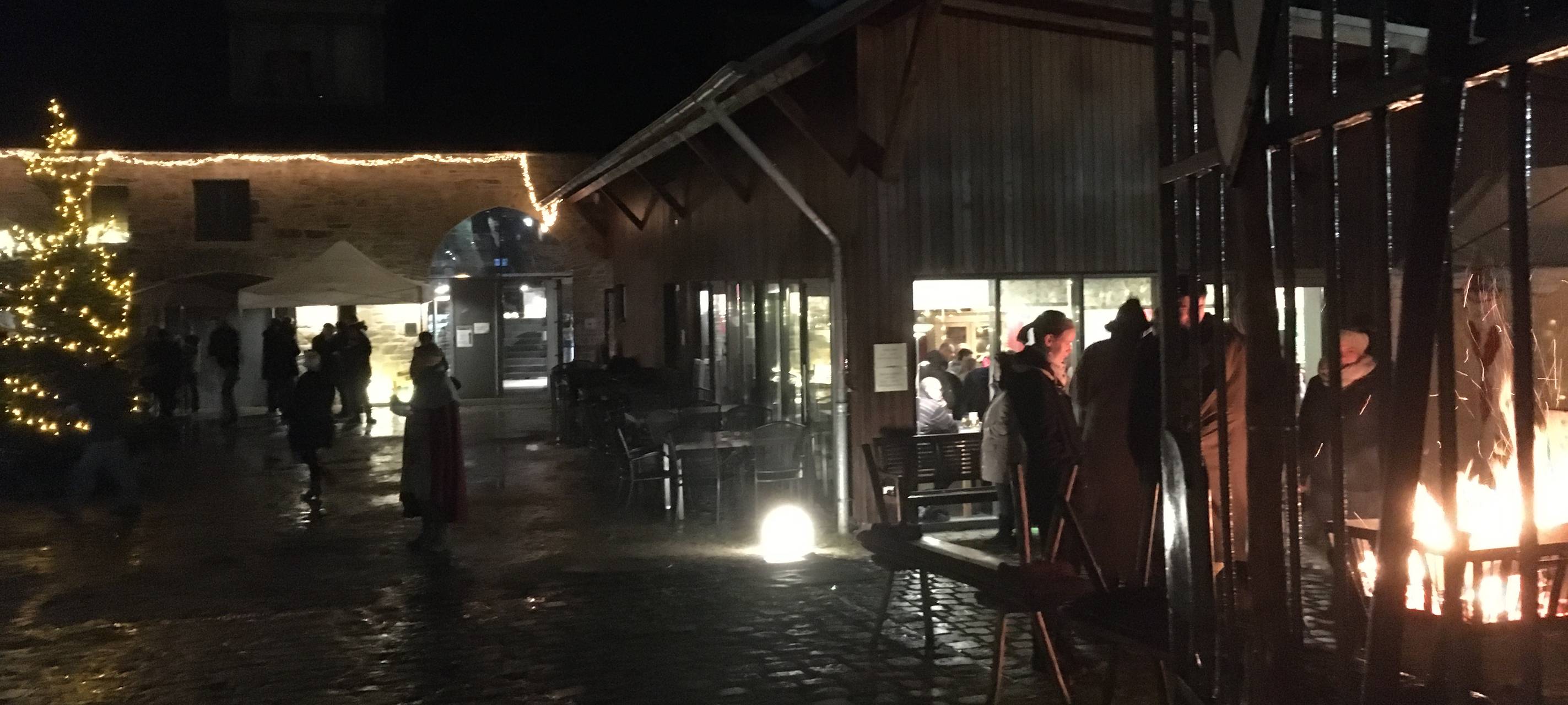 Klein aber fein: Weihnachtsmarkt am Wasserschloss Werdringen