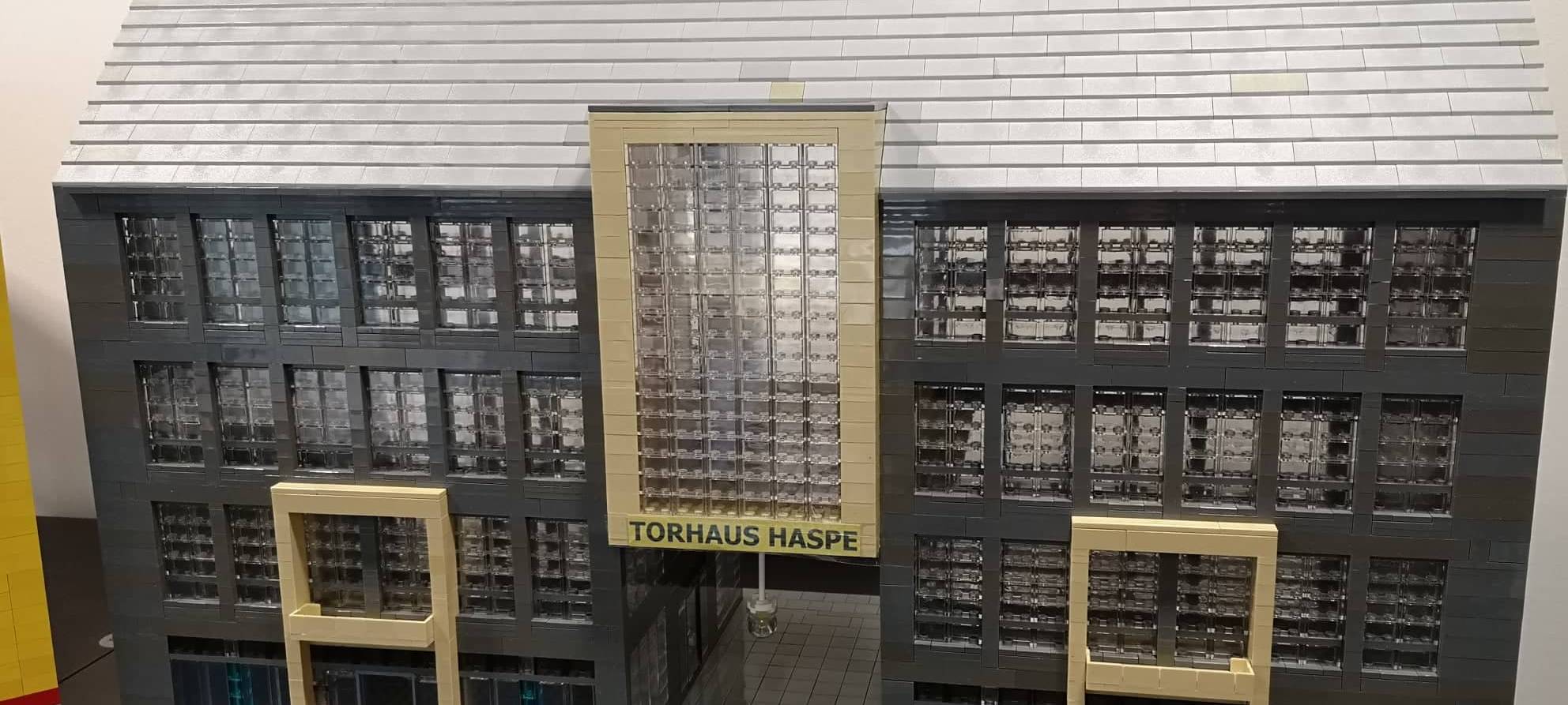 Haspe aus Legosteinen