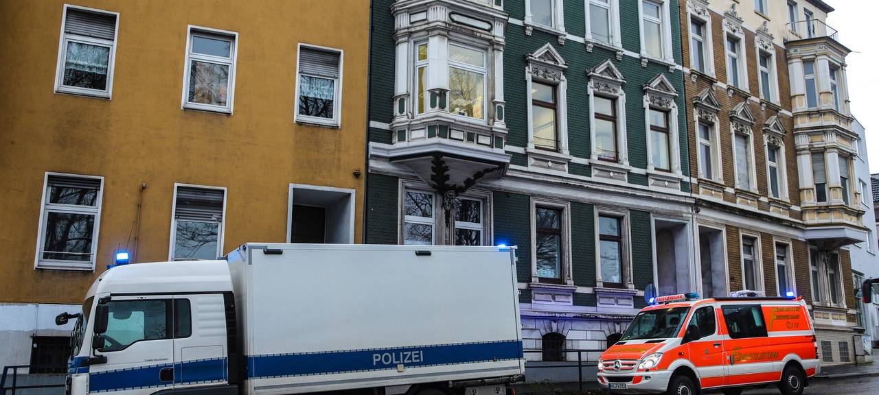 Feuerwehr und Polizei am AKH