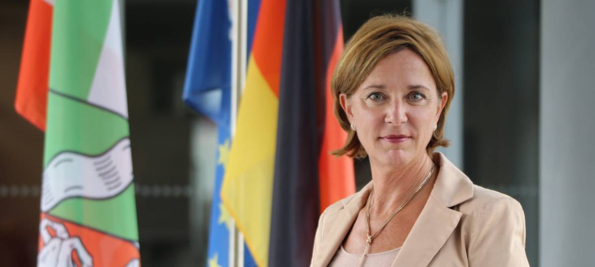 Jörg: Kritik an Land und OB