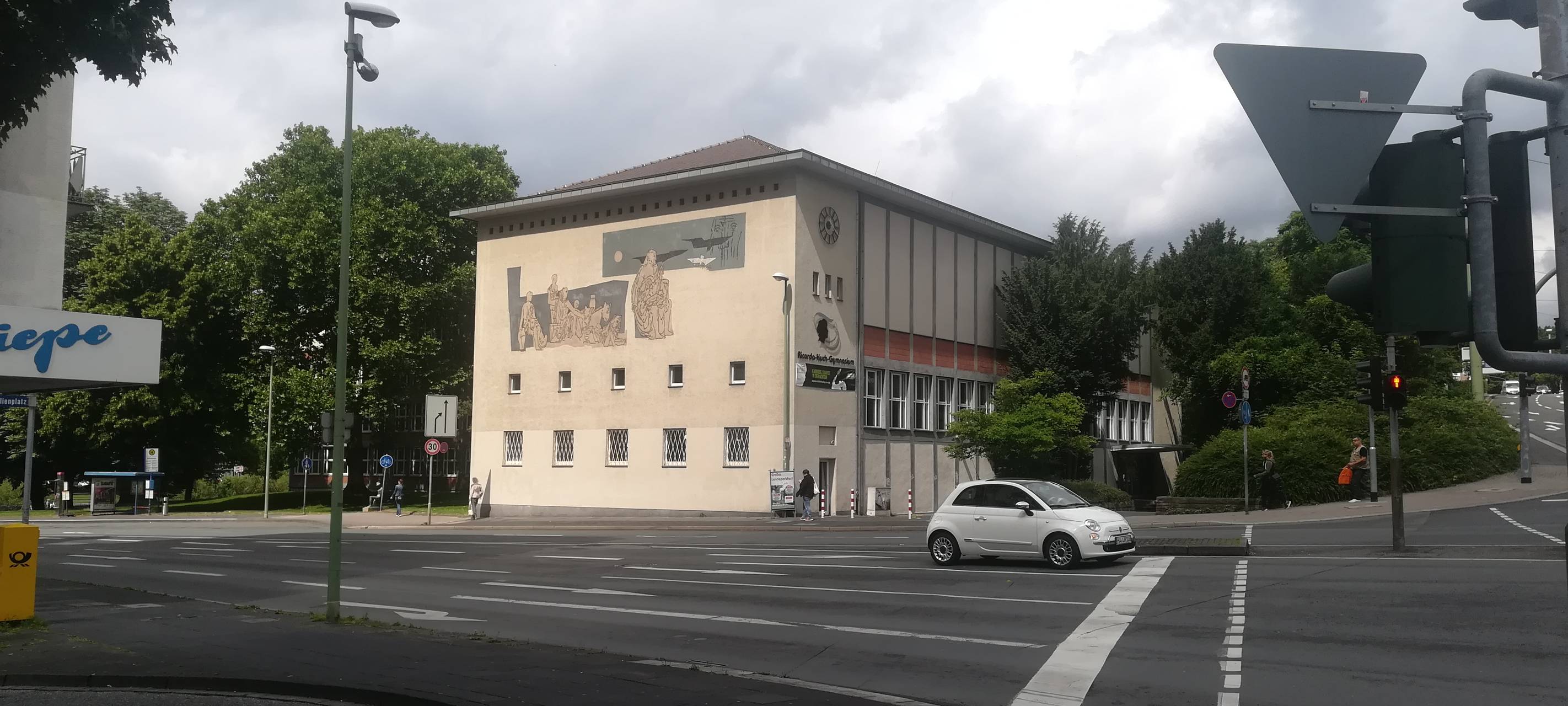 Ricarda-Huch-Gymnasium erhalten