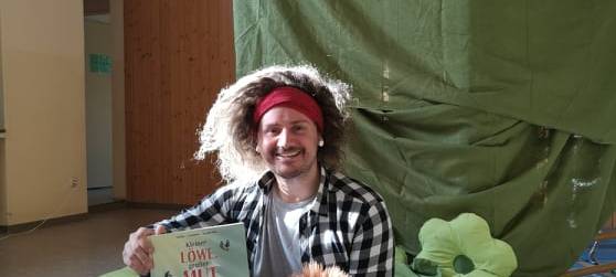 Autor Tom Belz in der Kita St. Konrad