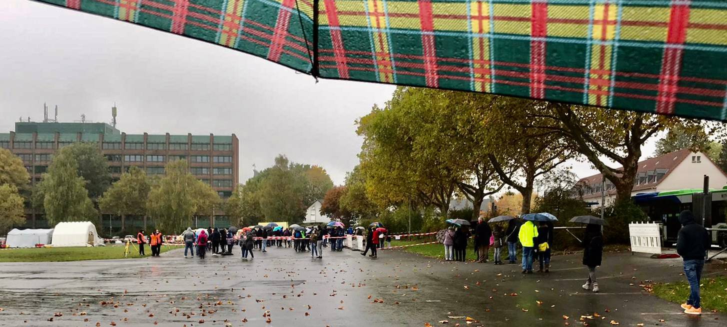 Lange Schlange am Höing