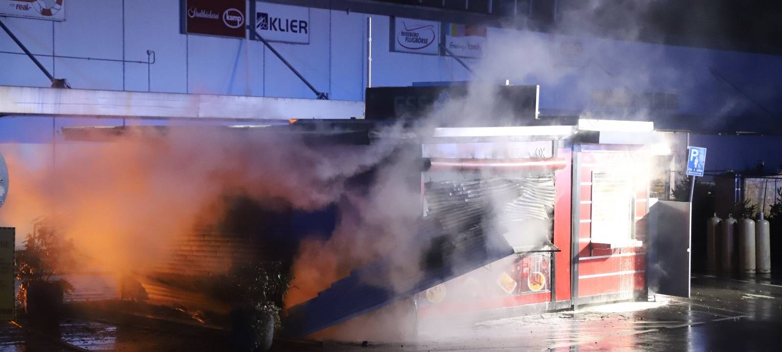 Feuer in Imbisswagen