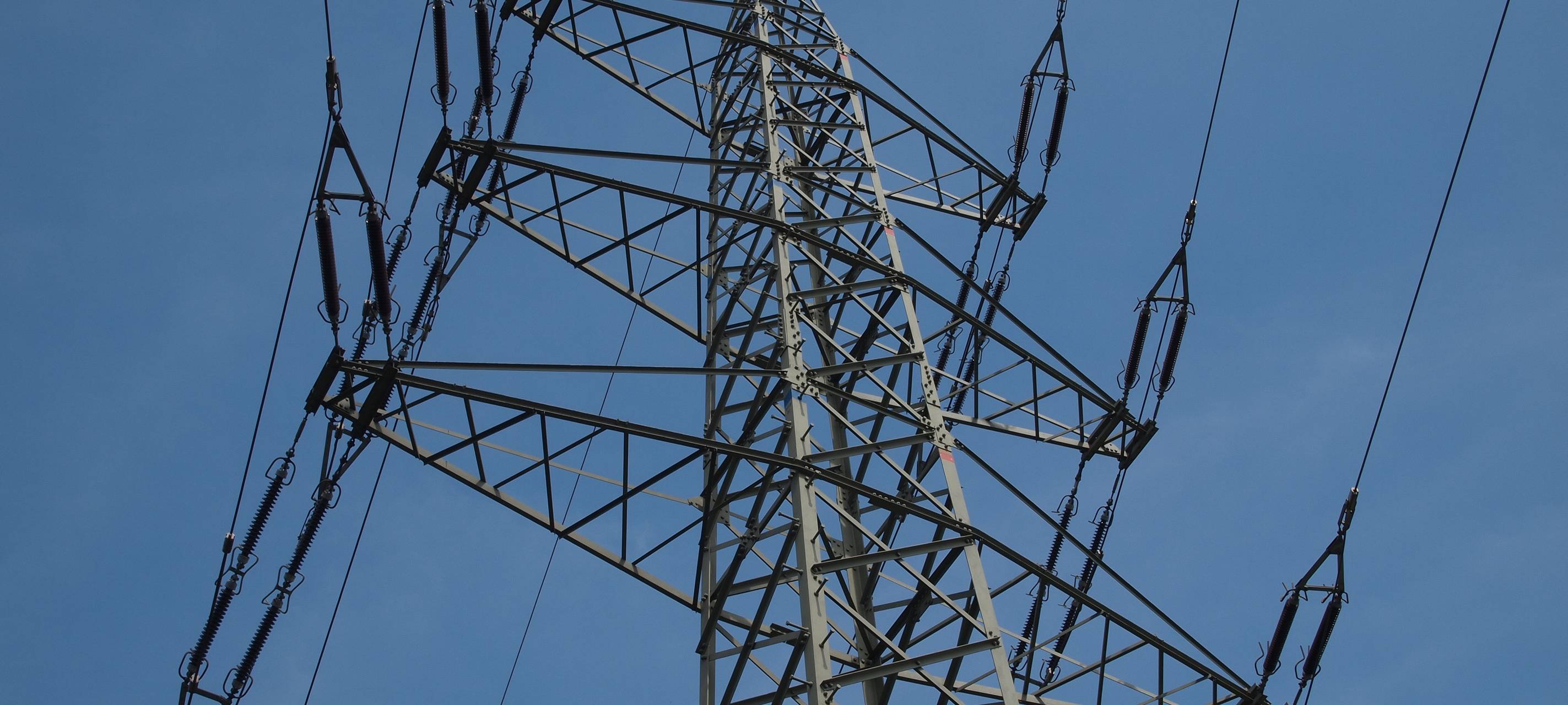 Arbeiten an Strom-Masten