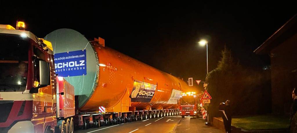 Der Koloss muss nach China - Hagener Rolf Riedl GmbH macht Schwertransporte