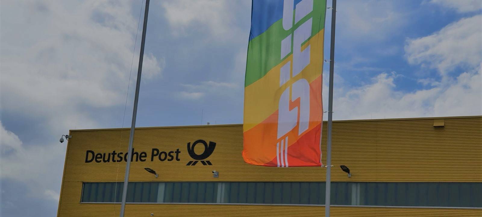 Regenbogenflagge bei DHL