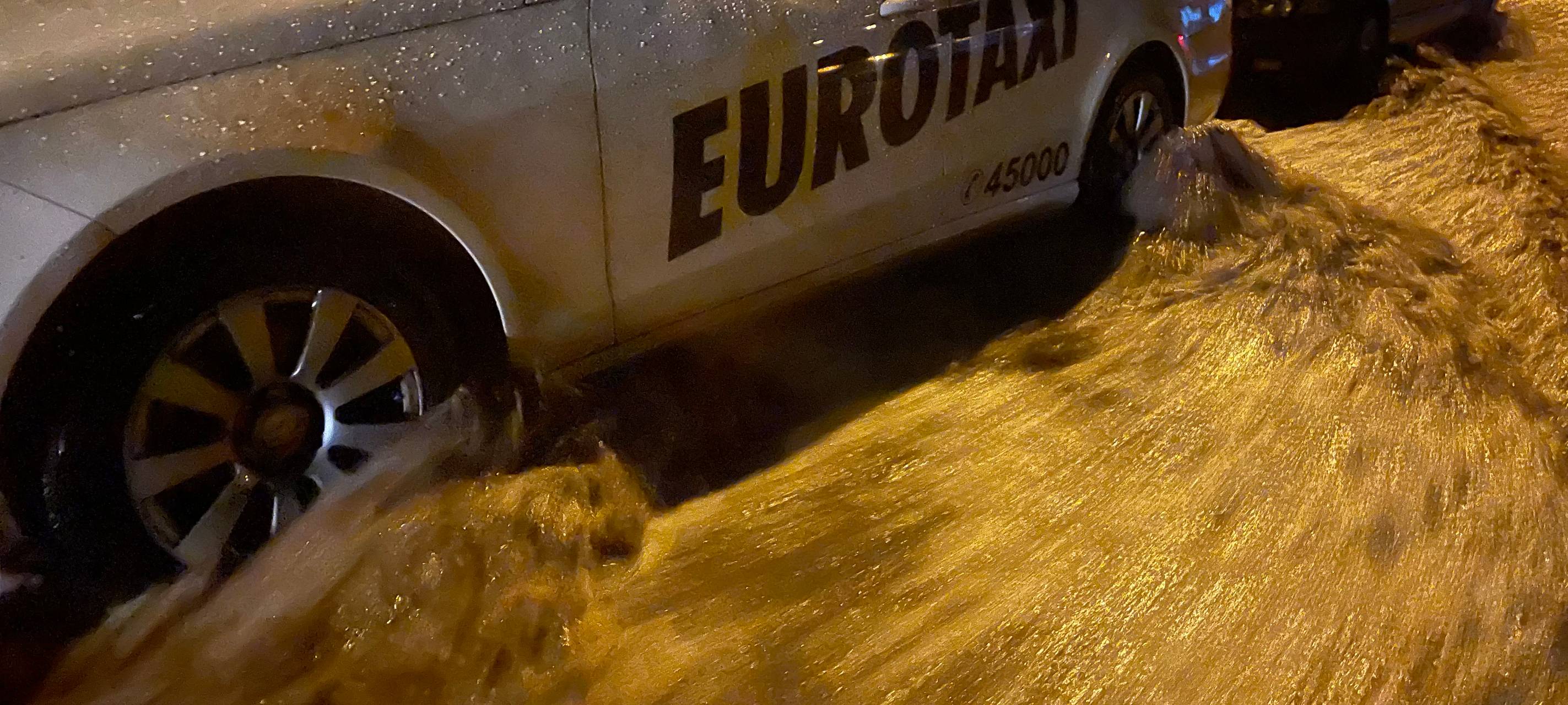 Feuerwehr kämpft mit Regen