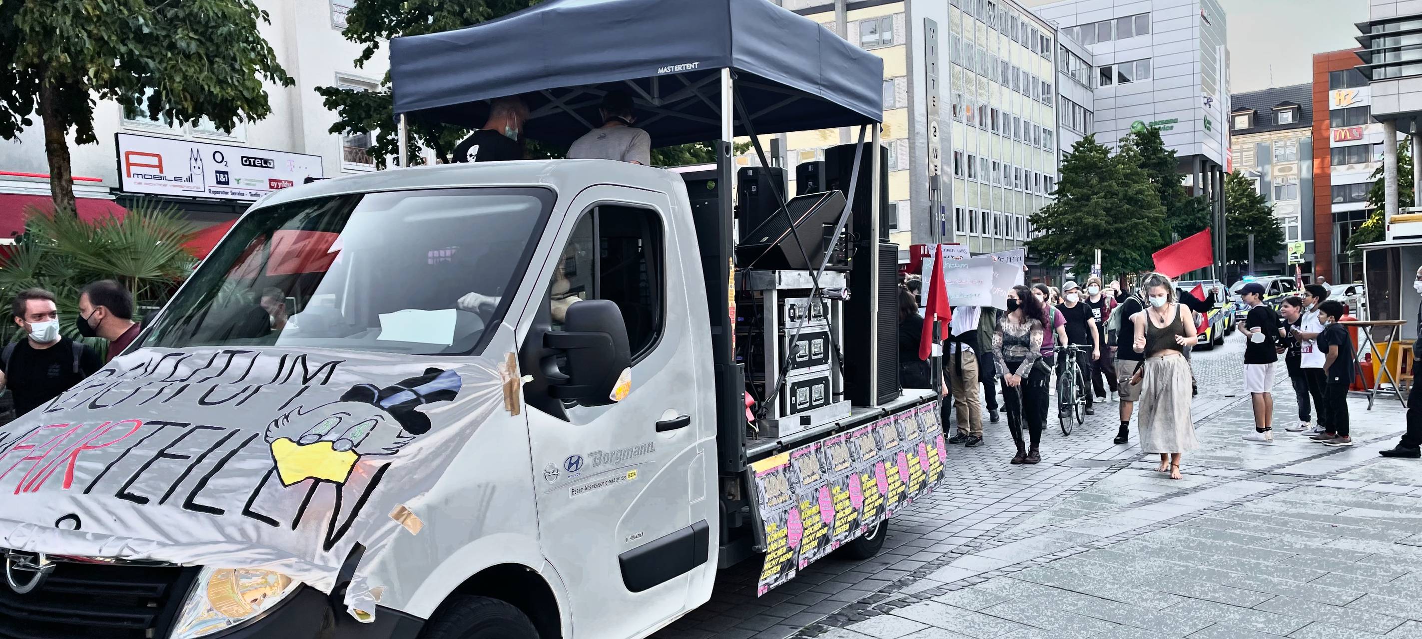 Tanzdemo mit 50 Jugendlichen