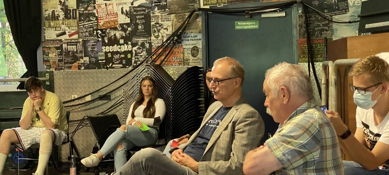 Jugendliche diskutieren mit CDU-Kandidaten