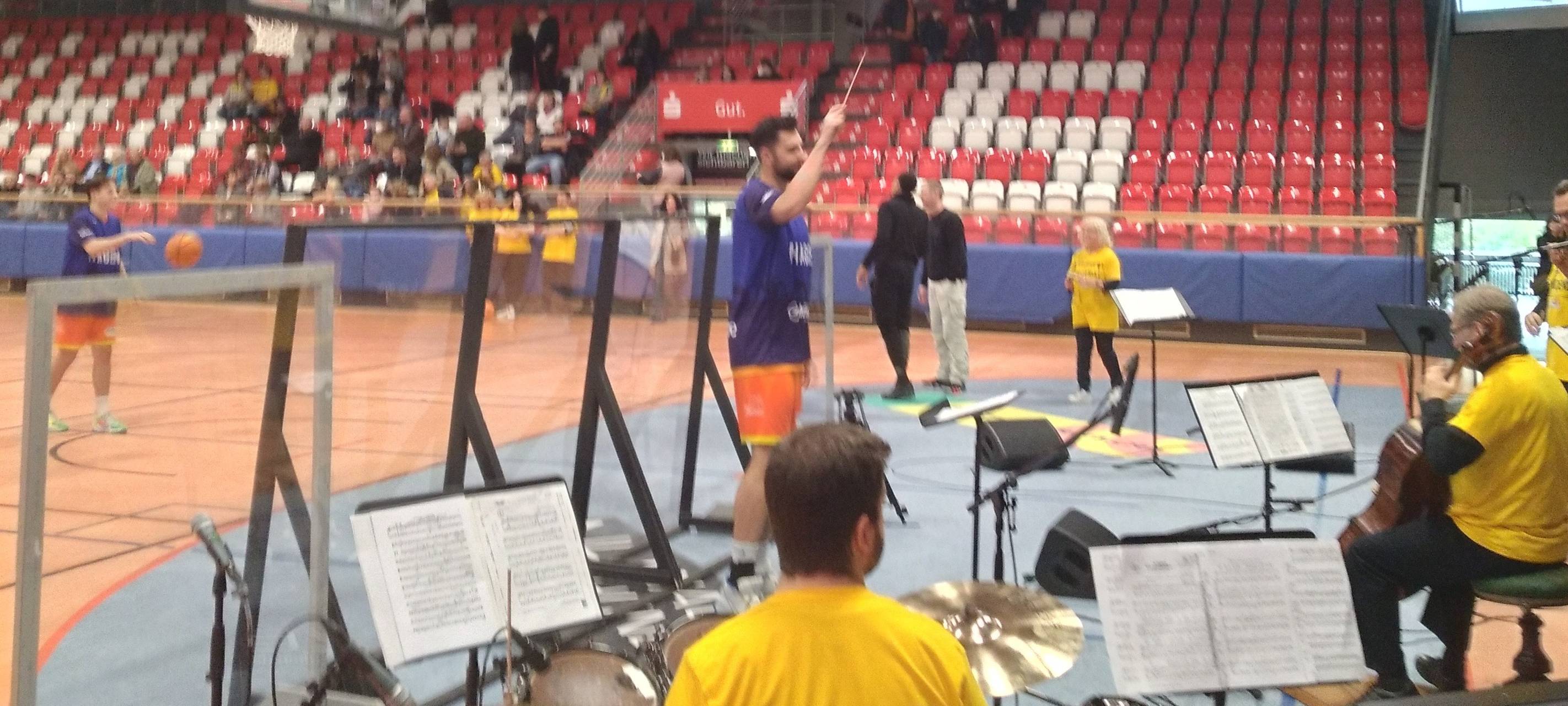 Gute Laune beim Benefizspiel