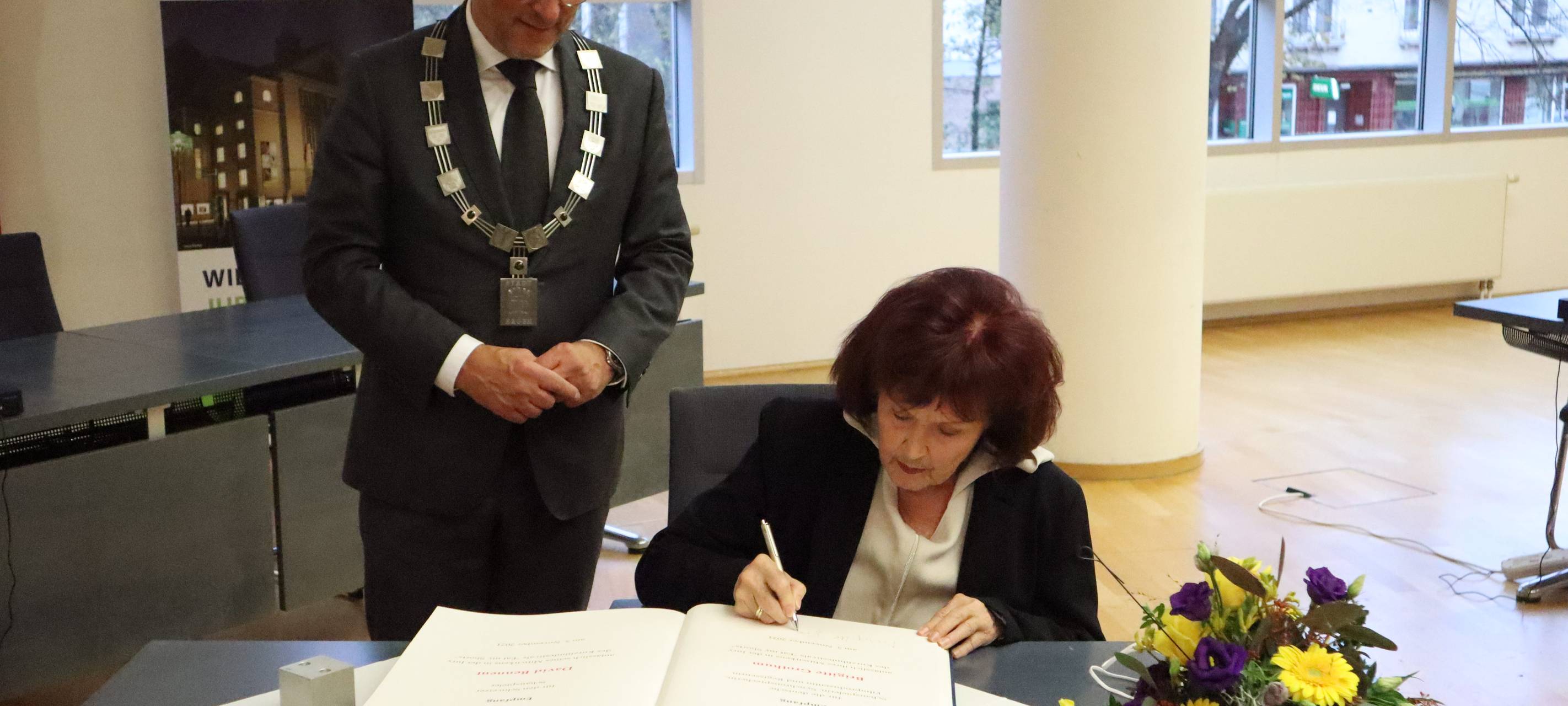 Goldenes Buch erweitert