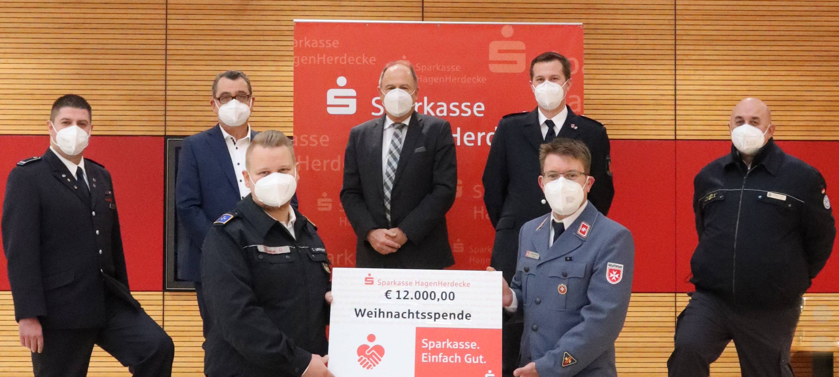 Sparkasse spendet Fluthelfern