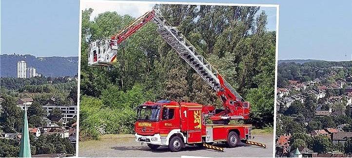 Ein Buch voll mit roten Autos