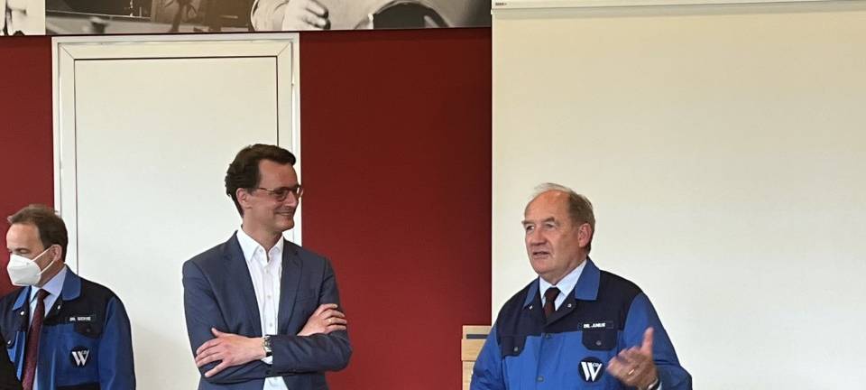 Hendrik Wüst besucht Firma Wälzholz