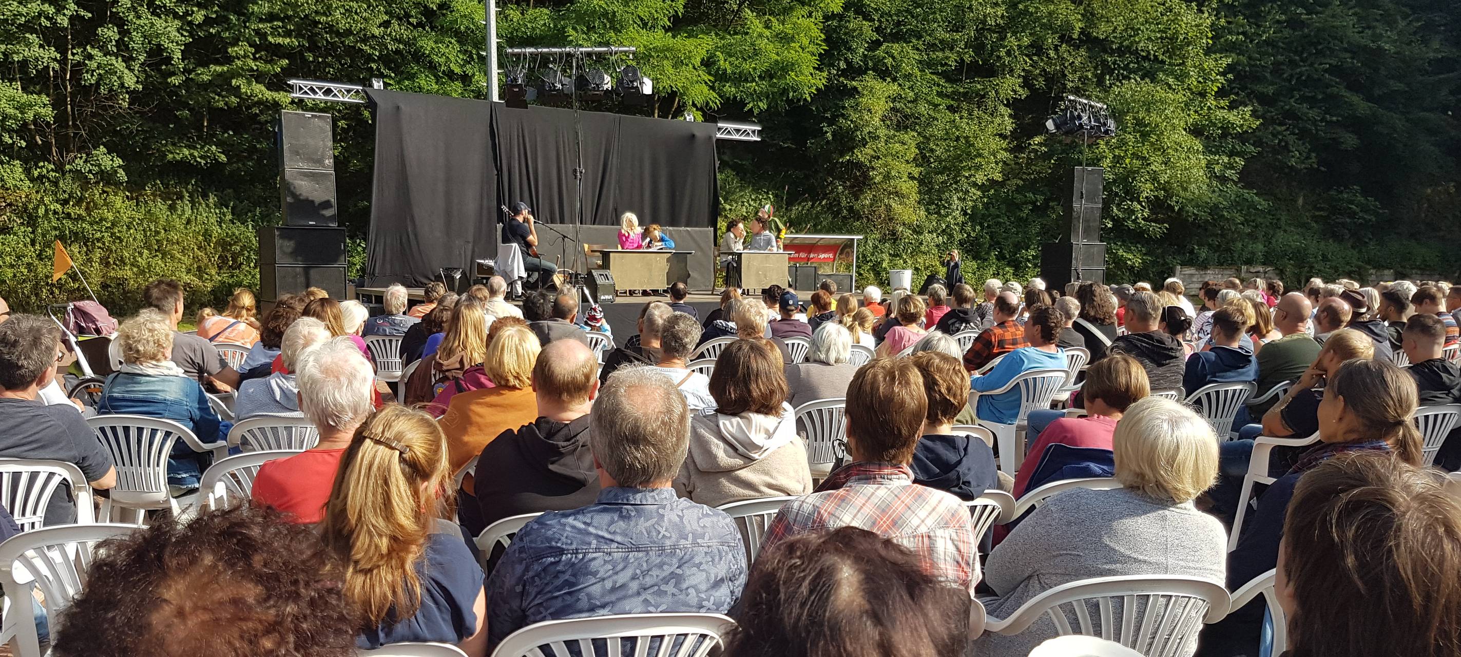 Muschelsalat: Masken-Beatbox-Stück ,,Klasse Klasse''