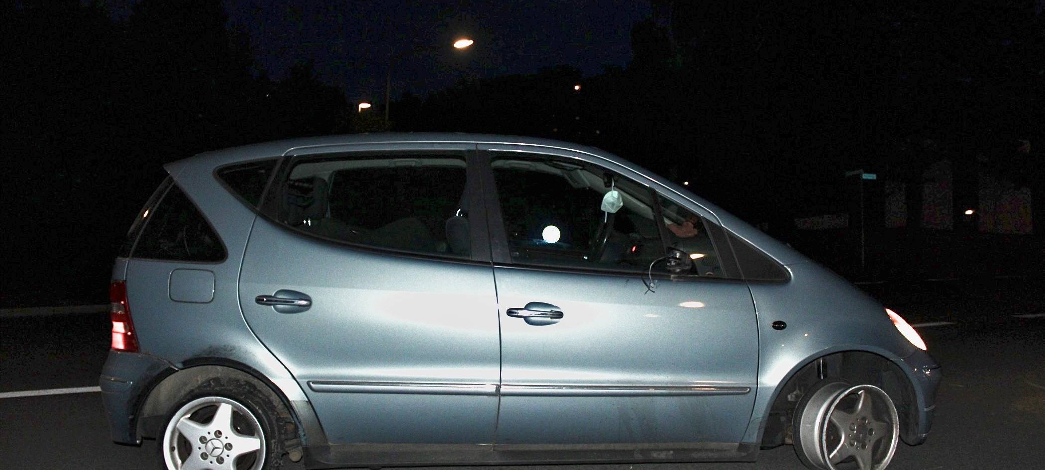 Nur noch auf seinen Felgen unterwegs war gestern Abend ein Autofahrer in Hohenlimburg.