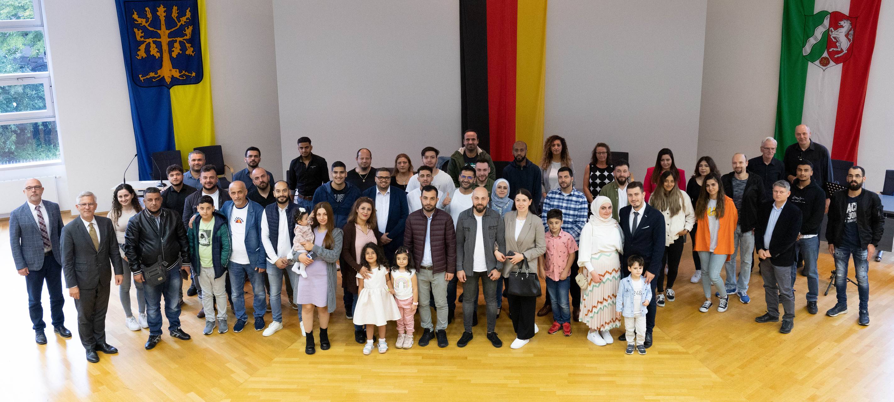 40 Frauen und Männer haben heute im Hagener Rathaus ihre Einbürgerungsurkunde entgegen genommen.