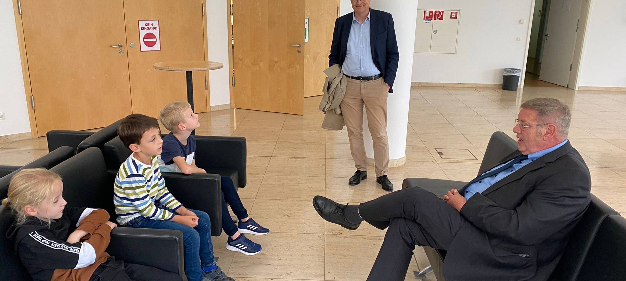 Emster Grundschüler in der Bezirksvertretung Mitte