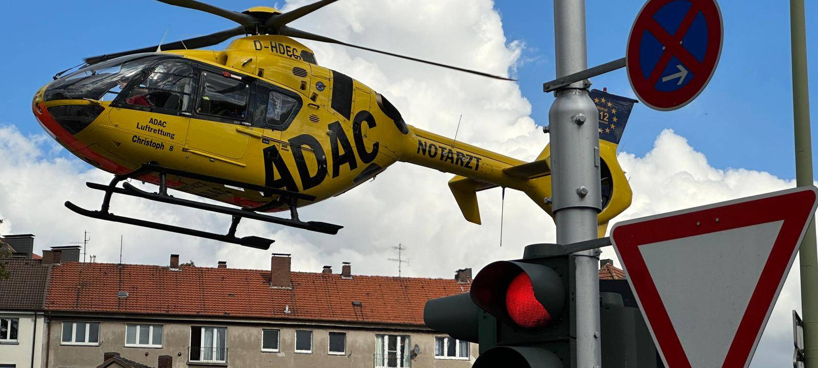 Kind fällt 18 Meter in die Tiefe