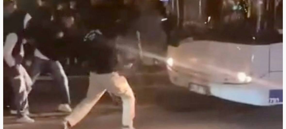 Jugendliche machen Randale