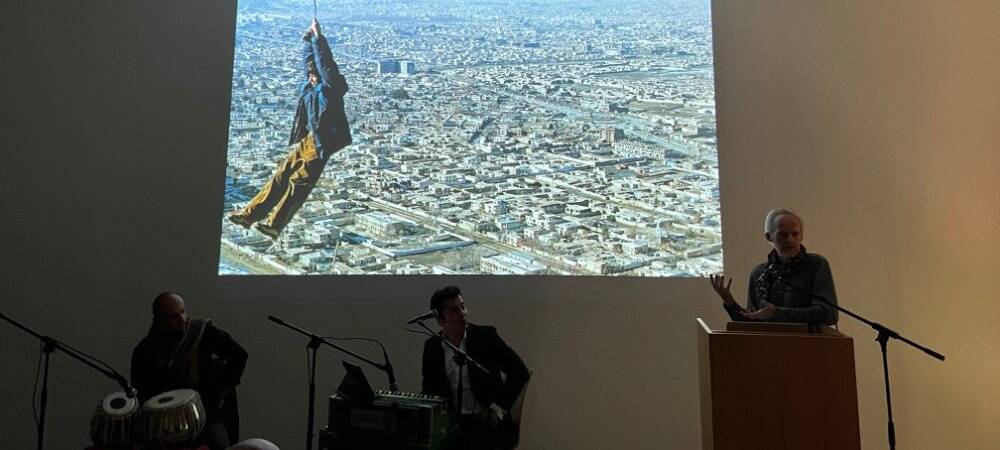 Martin Gerner besucht mit Bildband "Finding Afghanistan" das Kunstquartier Hagen