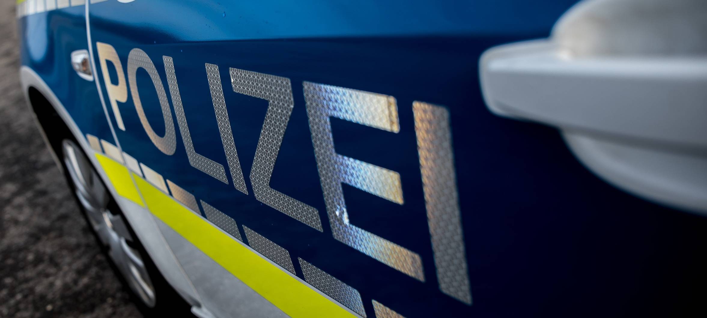 Autofahrerin nach Fahrerflucht gesucht