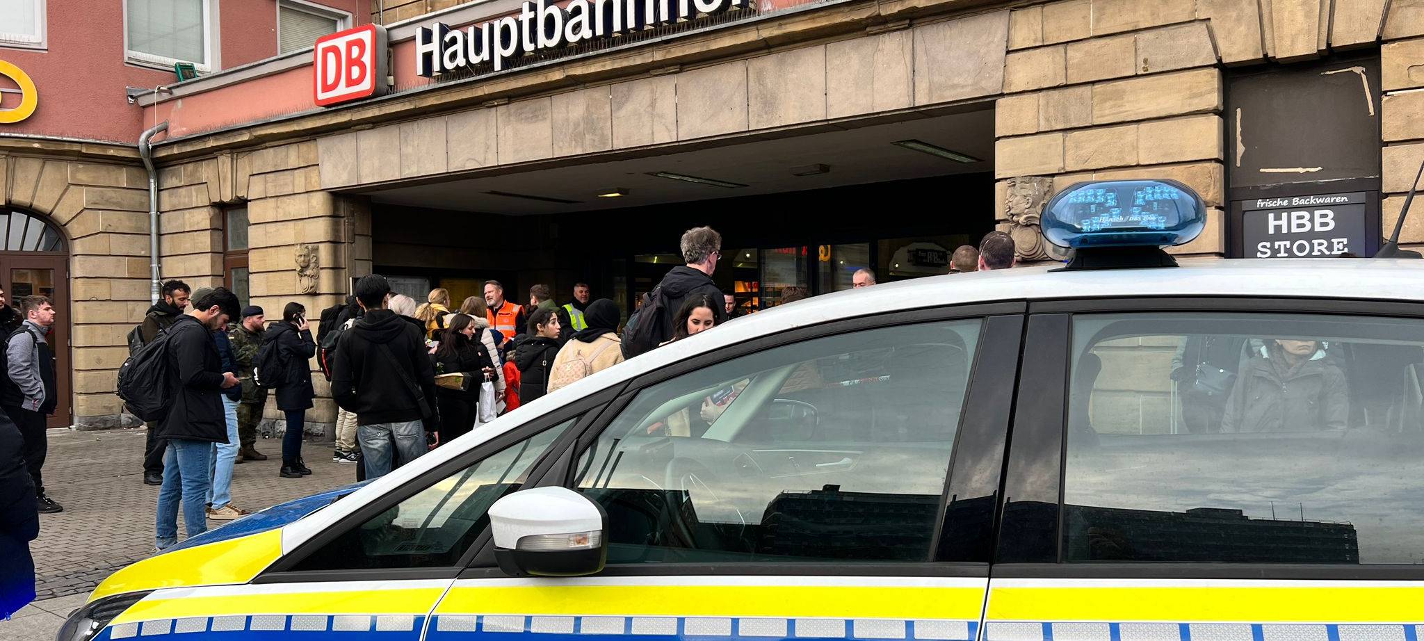 Bahnhof wieder offen