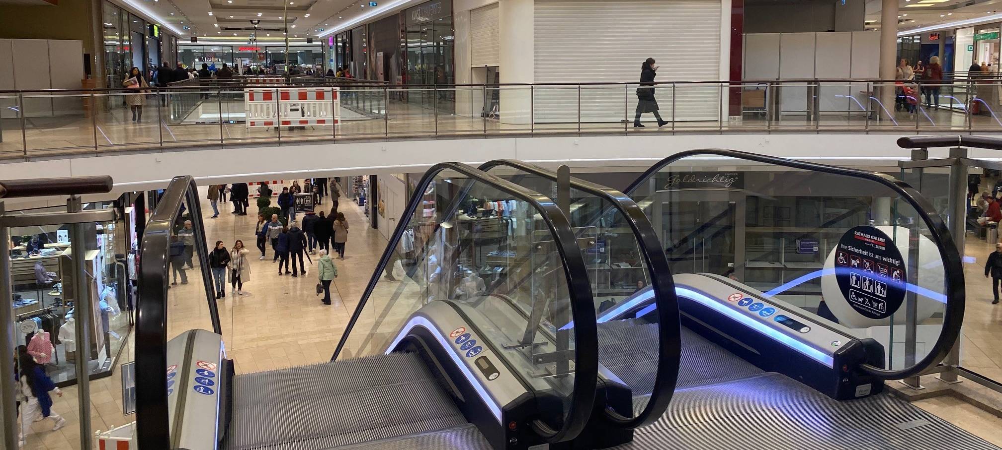 Warten auf Media-Markt