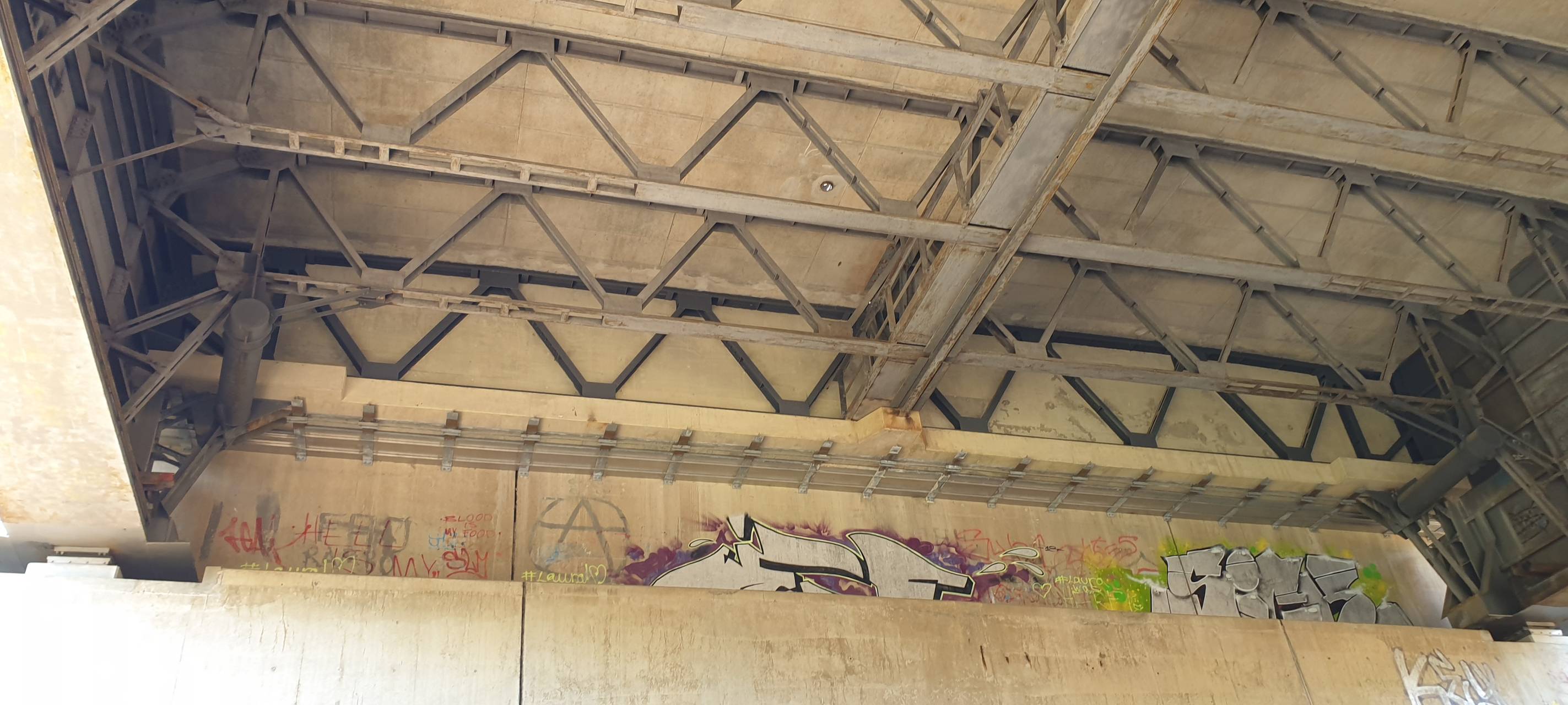 Die komplette Spreng-Ladung hier bei uns