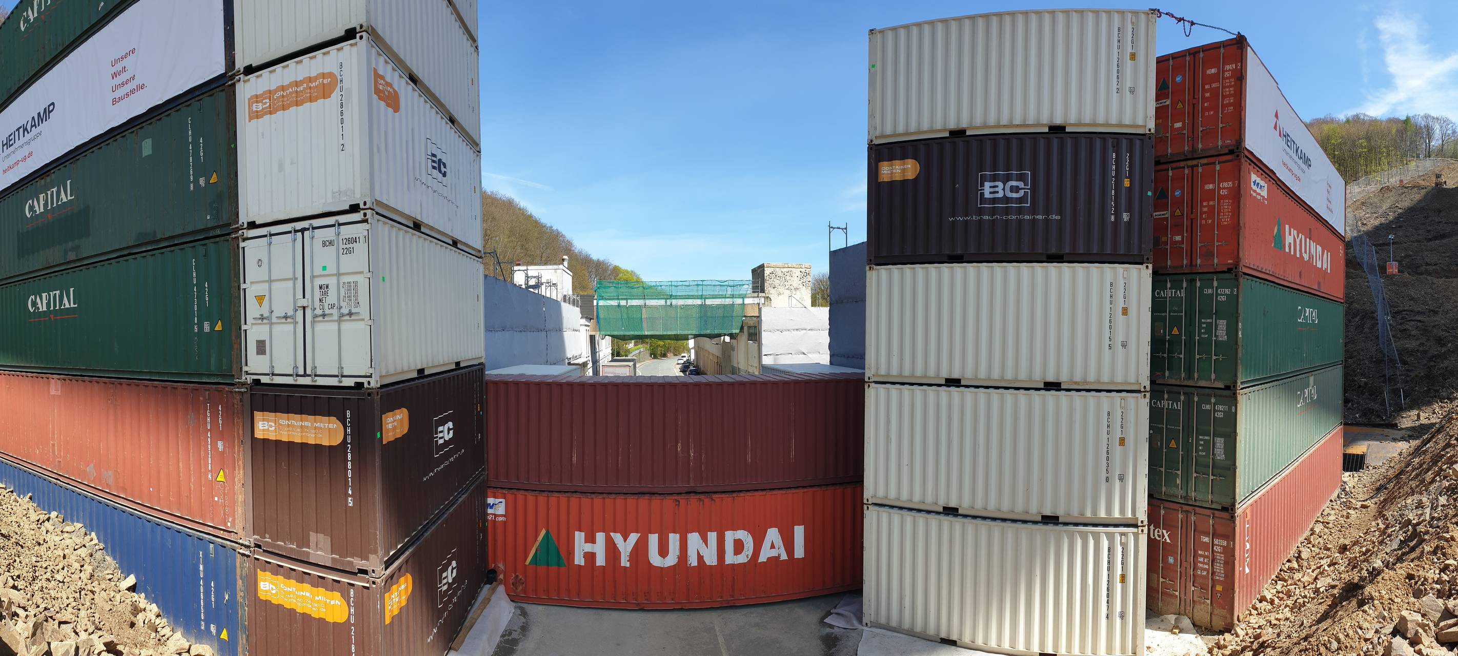 Die komplette Spreng-Ladung hier bei uns