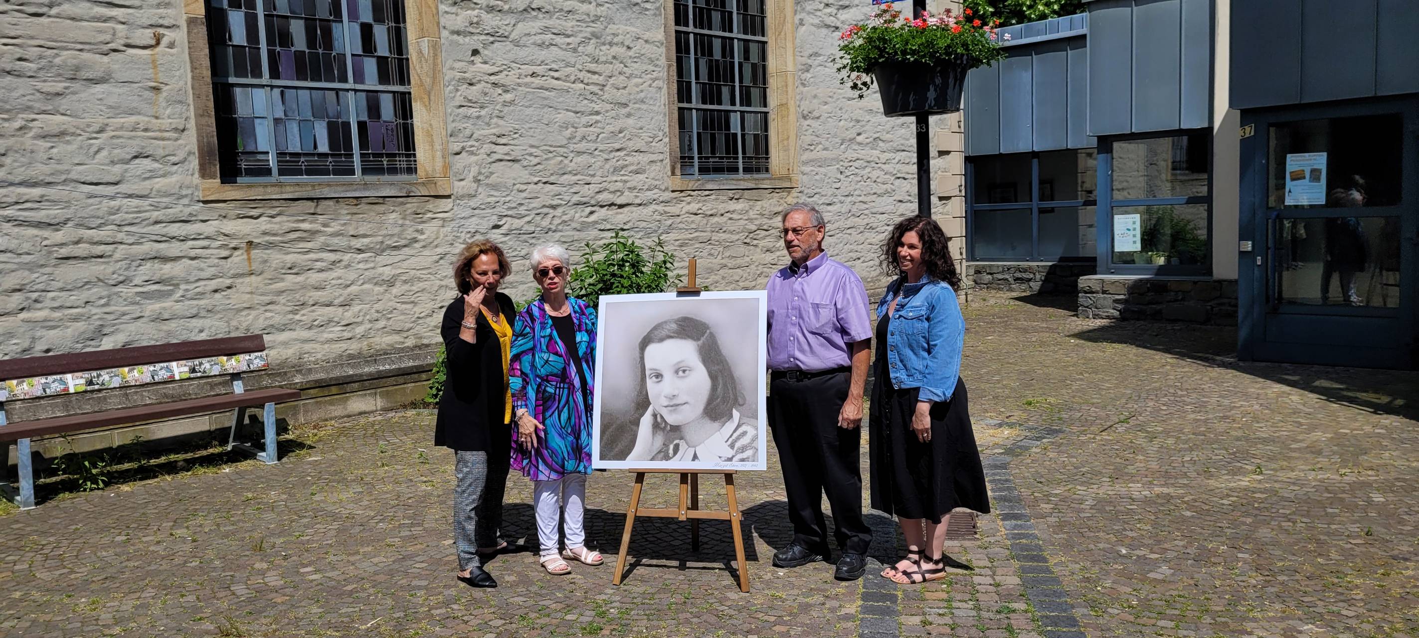 "Nie wieder": Einweihung des neuen Margot-Stern-Platz