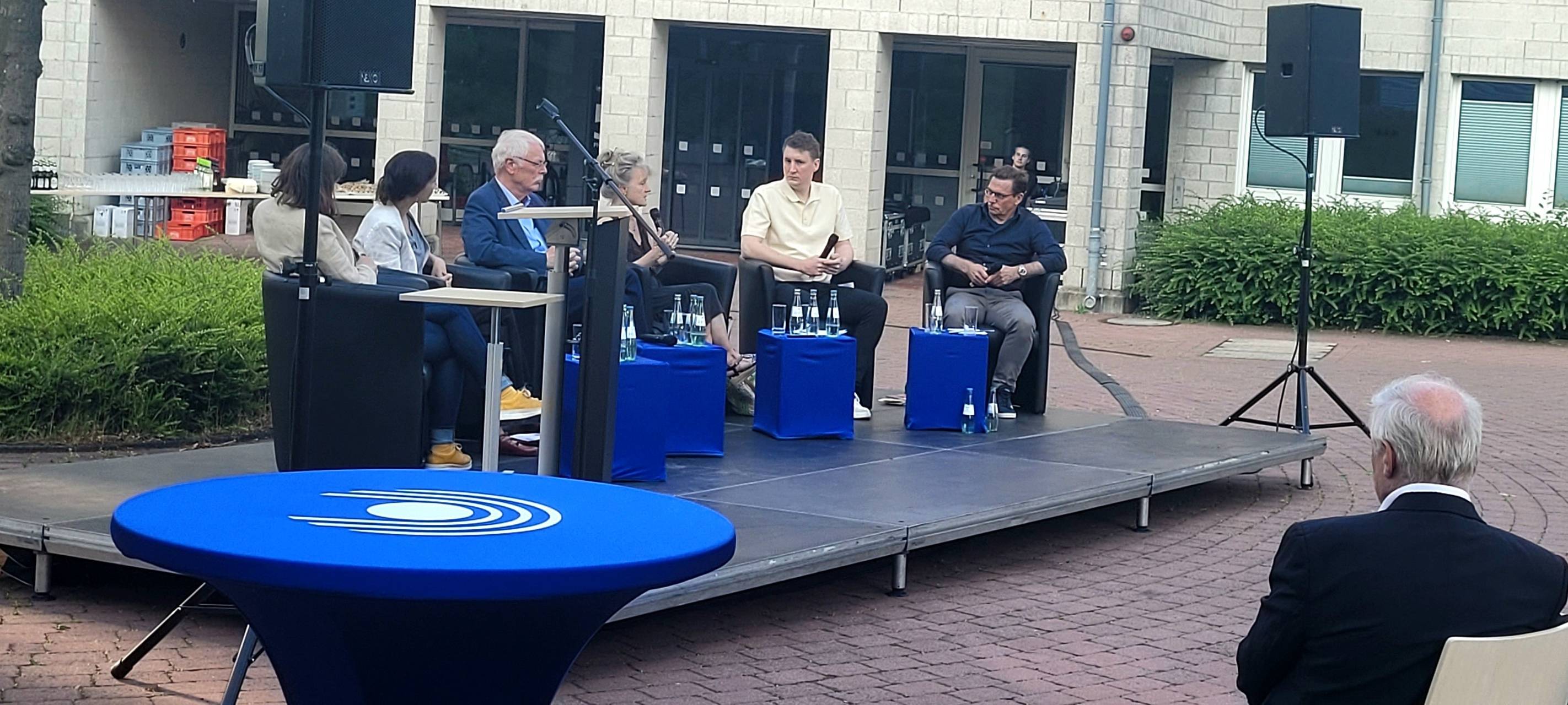 Politischer Salon: "Schaffen wir die Energiewende?"