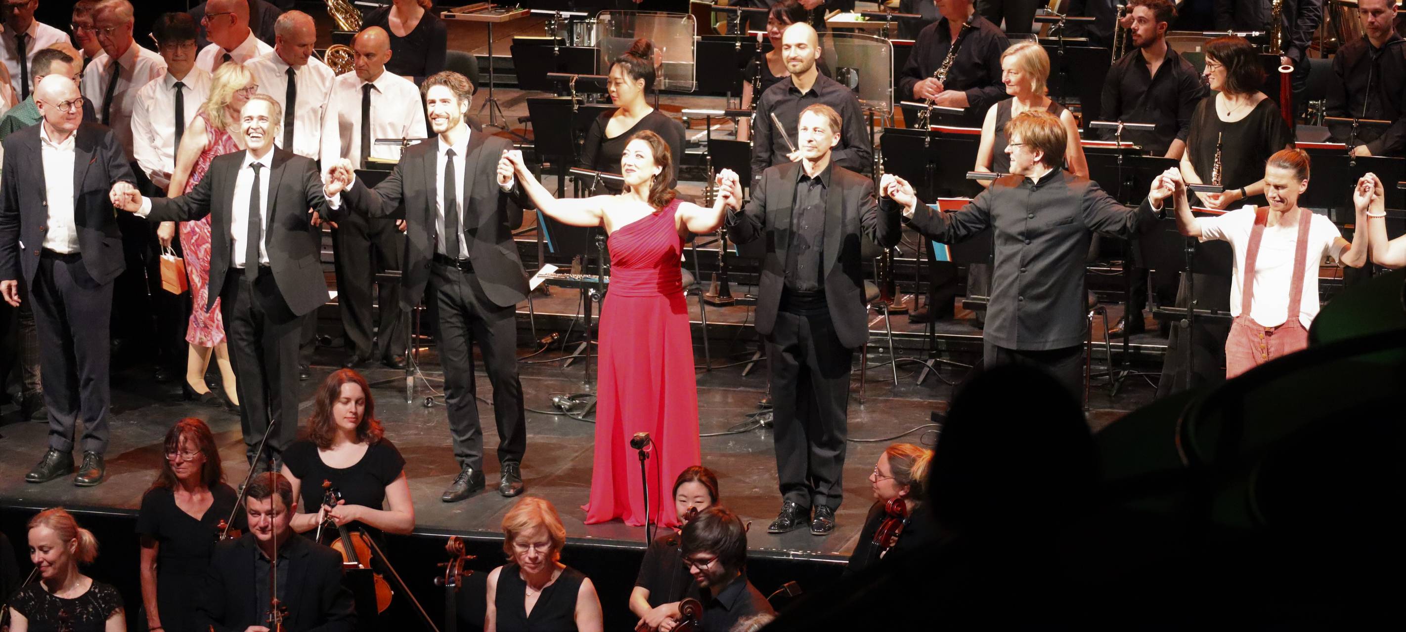 Regenbogengala im Theater