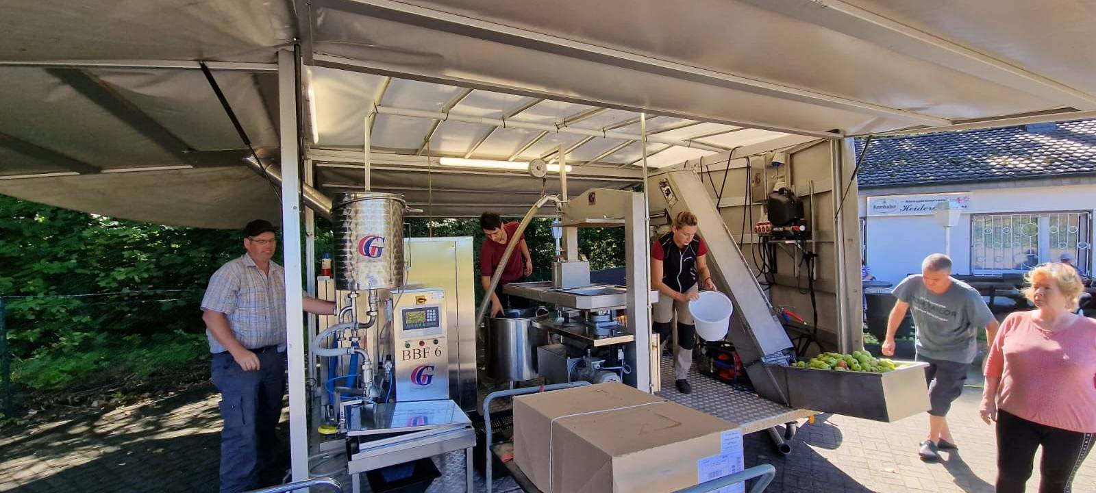 Apfelsaft aus eigenen Äpfeln