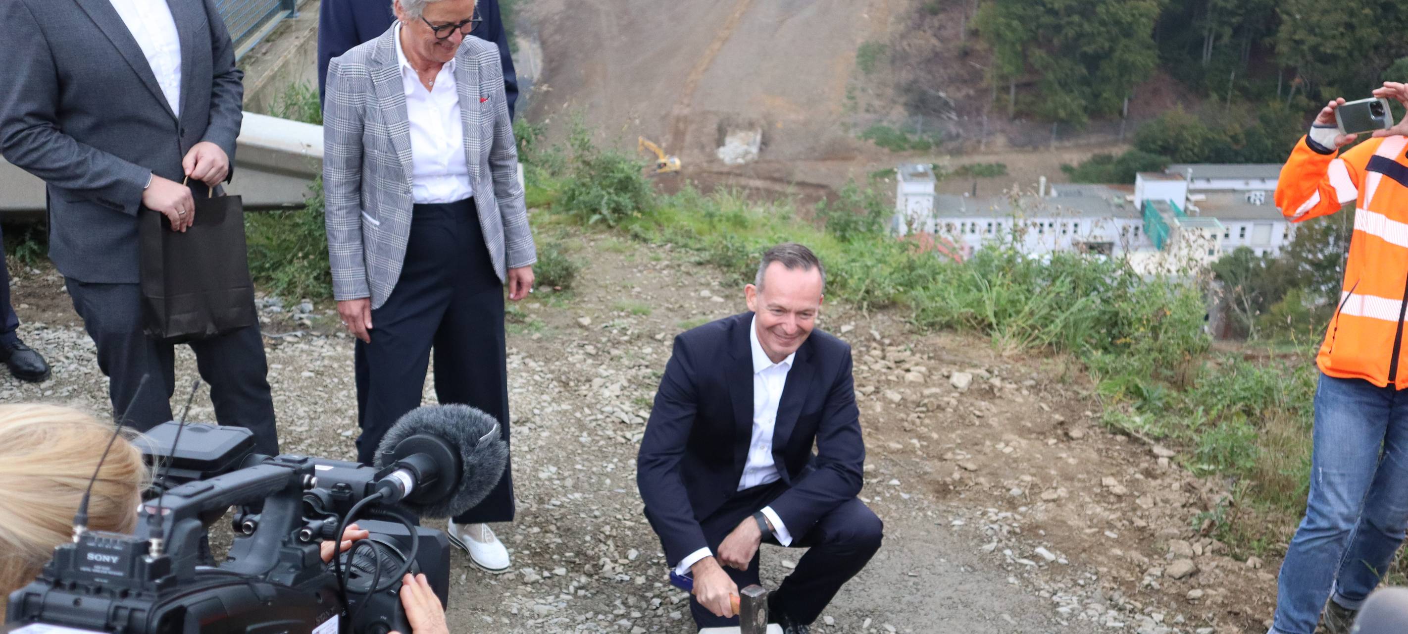 Erster Spatenstich an A 45-Rahmedetalbrücke