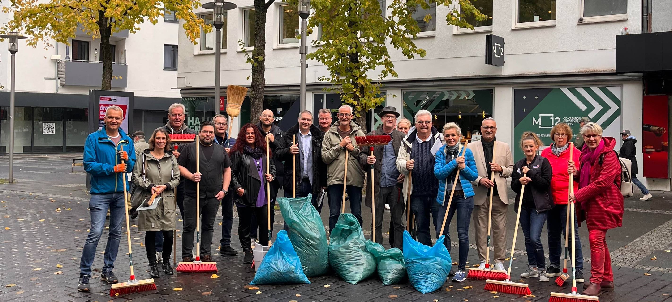 Einzelhändler kehren die Stadt sauber
